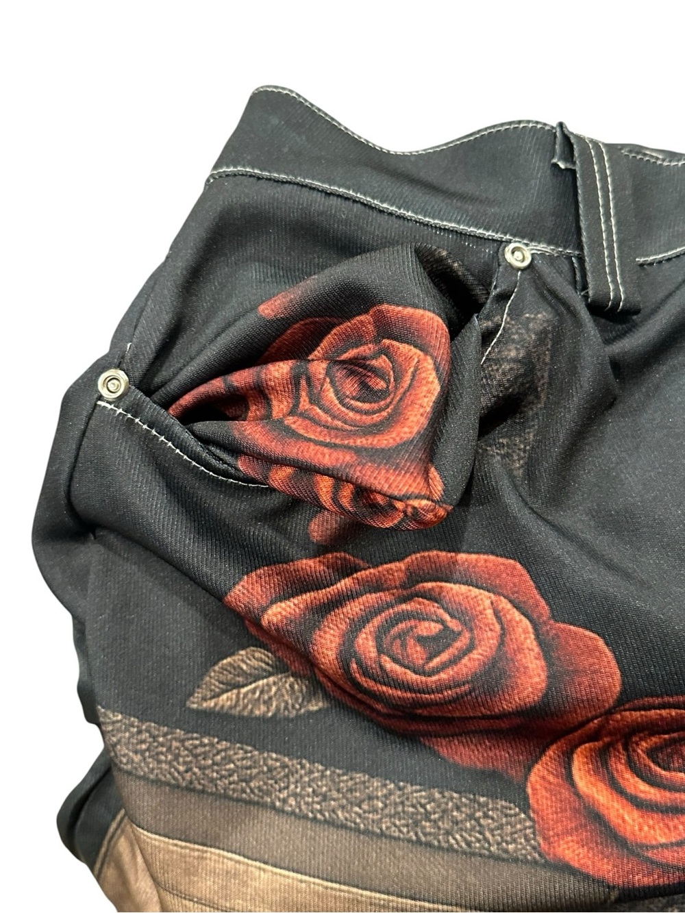 SHEIN Black & Burgundy Skull & Roses - Picture 4 of 16